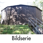 Serie om tre fotografier som visar en vattenreservoar i Stretered, Kållered, i Mölndals kommun. Fotografierna är tagna den 14 oktober 2010. Byggnadsdokumentation inför rivning.