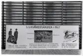 Försvarets dag 1942. 
Utställning i gymnastiksalen, I11. Information om sjukvårdstjänsten i fält, med mottagande avdelning, behandlande avdelning
och avsändande avdelning.