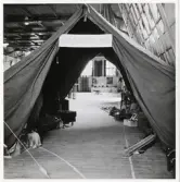 Försvarets dag 1942. 
Utställning i gymnastiksalen, I11. Information om sjukvårdstjänsten i fält. En uppbyggd bataljonsförbandsplats.
Avsändande avdelning.