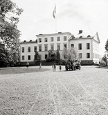 Uppmarsch till Garpenbergs herrgård, 1945