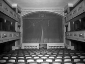 Salongen och scenen på Växjö teater, 1937.