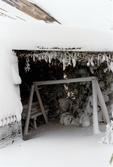 Utanför hus i bostadsområdet vid Höjdgatan i Mölndal efter snöstormen den 17 november 1995.