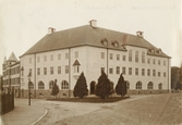 Uddevalla, Posthuset.

Stämplad i högra hörnet: Maria Lundbäck Uddevalla. 1911.