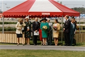 Travloppet Drottning Silvias Pokal på Åbytravet i Åby, Mölndal, i maj 1993. Drottning Silvia och kronprinsessan Victoria är på plats vid travbanan.