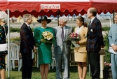 Travloppet Drottning Silvias Pokal på Åbytravet i Åby, Mölndal, i maj 1993. Drottning Silvia och kronprinsessan Victoria är på plats vid travbanan.