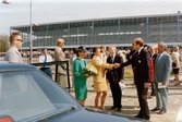 Travloppet Drottning Silvias Pokal på Åbytravet i Åby, Mölndal, i maj 1993. Drottning Silvia och kronprinsessan Victoria är på plats vid travbanan.