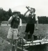 Fotbollsmatchen på Malingsbospelen blåses igång, 1948