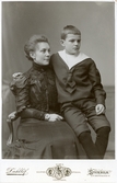 Ottonie Gripenstedt med sonen Alfred, 1905