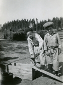 Johan Gripenstedt och kamrat fiskar kräftor, ca 1930