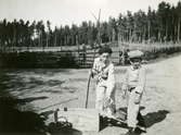 Johan Gripenstedt och kamrat fiskar kräftor, ca 1930