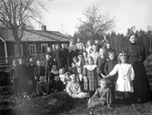 Klassfoto. Skolklass vid en mindre skola. Ca. 1905. Okänd plats, troligen i Kronobergs län.