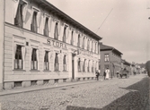 Stora Hotellet, Uddevalla. 
Stämplad i vänstra hörnet: Maria Lundbäcks Atelier. 1902.