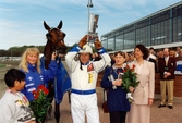 Travloppet Drottning Silvias Pokal på Åbytravet i Åby, Mölndal, den 7 maj 1994. Segrade gjorde Christer Nylander med Serena. Prinsessan Désirée ses till höger i bild.