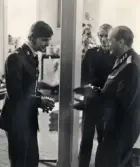 MM i militär femkamp på I11 (1:a i lag: P6, 2:a I11. Individuell segrare: Claes Friberg, I11).
Augusti 1966.
Prisutdelning av CA general Almgren. Okänd pristagare.