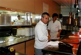 Köksmästare Peter Barske i restaurangen på Åbytravet i Åby, Mölndal, den 19 september 1998.