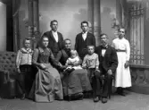 Familjeporträtt, ateljéfoto, runt 1900 i Växjö.