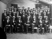 Studentgrupp fotograferade i ateljé, Växjö 1923.