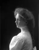Ellen Karin Vilhelmina Andersson / Eckerbom, ateljéfoto ca. 1890.