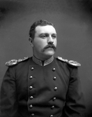 Porträtt av officer i uniform. Ateljéfoto, ca. 1900.