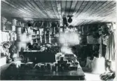 Kungs-Barkarö sn, Kungsör kn.
Interiör av Kungs Barkarö handel, John Rundgren. C:a 1890-1900-talet.