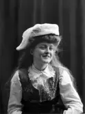 Gertrud Nilsson. Ateljéfoto, ca. 1910.