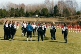 Kvarnbyvallen i Mölndal, år 1997. Fotbollslaget Jitex BK värmer upp inför en match mot Lotorps IF, vilken slutade med resultatet 0-1. Mölndals Paradorkester underhåller på fotbollsplanen.