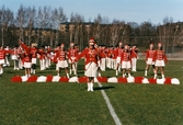 Kvarnbyvallen i Mölndal, år 1997.  Mölndals Paradorkester underhåller på fotbollsplanen.