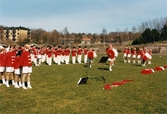 Kvarnbyvallen i Mölndal, år 1997.  Mölndals Paradorkester underhåller på fotbollsplanen.