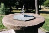 Ett solur i Gunnebo slottspark i Gunnebo, Mölndal, i juli 1999.