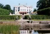 Gunnebo slott i Gunnebo, Mölndal, i juli 1999. Vy från slottsparken mot norr.