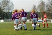 Fotbollslaget Jitex BK spelar match mot Mallbackens IF på Kvarnbyvallen i Mölndal, april 1993. Matchen slutade 2-1.