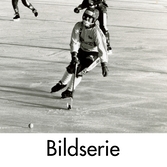 Serie om fem fotografier som visar bandylaget Fässberg/Fellows BK spela match på Åby isstadion i Mölndal, okänt årtal.