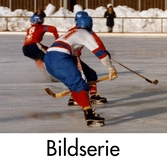 Serie om fem fotografier som visar bandylaget Kållereds SK spela match på Åby isstadion i Mölndal, år 1986. Ett av fotografierna är en lagbild efter matchen.