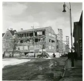 Västerås, Centrum, kv. Igor.
Konsums första varuhus vid Stora torget under uppbyggnad. 1937.