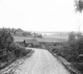 Gisselbo, Grytnäs 1929. Jan Ers. Från landbacken med Nävden i bakgrunden.