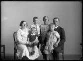Grupporträtt, E. Karsson, Åby, Sörstafors, Kolbäck
Ur Gustaf Åhmans samling.