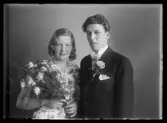 Brudpar. Elis Nylén, Box 1112, Hallstahammar.
Ur Gustaf Åhmans samling.