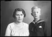 Grupporträtt, Fru Hedström, Caffét, Kolbäck.
Ur Gustaf Åhmans samling.
