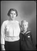 Grupporträtt, Fru Hedström, Caffét, Kolbäck.
Ur Gustaf Åhmans samling.