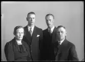 Grupporträtt, Linns Lindblom, Kolbäck.
Ur Gustaf Åhmans samling.
