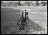 Deformerad cykel. Landsfiskalen i Kolbäcks distrikt, Eriksson.
Ur Gustaf Åhmans samling.