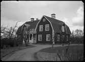 Hus, exteriör. Ålderdomshemmet, Kolbäck.
Ur Gustaf Åhmans samling.