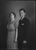 Grupporträtt. Larsson och Fru. Ur Gustaf Åhmans samling.