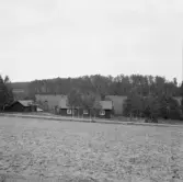 Borlänge, Torsång, Ornäs. Stuga vid ån. 1921-1926.