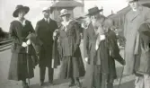 På väg hem efter jubileumsbalen 1918