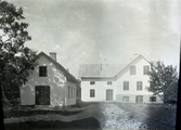 Bild 1063. Vilhelm Karlssons Smiss, byggning gaväl u bakbyggä u bryggarhöus me smidu äi