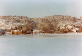 Vy över Stensjön i Mölndal, december 1983 till januari 1984.