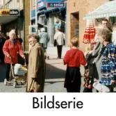 Serie om två fotografier som visar gågatan Brogatan i Mölndals centrum i april 2000.