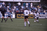 Åskådarläktaren fylld vid fotbollsmatch mellan ÖSK och Djurgården, 1989