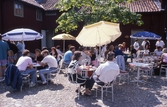 Kunder på uteserveringen vid caféet i Wadköping, 1989